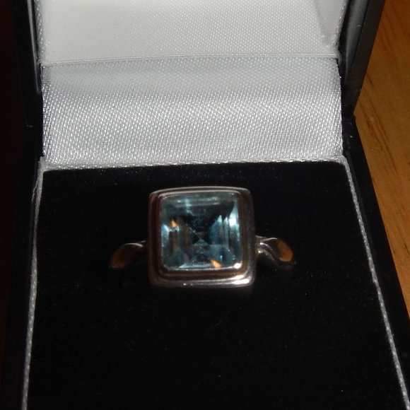 Lori Bonn Blue Topaz Silver Ring - Picture 8 of 9